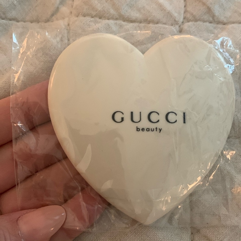 Gucci beauty mirror in heart shape